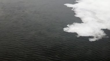 Koyu Donmuş Kış Su Yüzeyi Yüzen Buz Dokusuyla