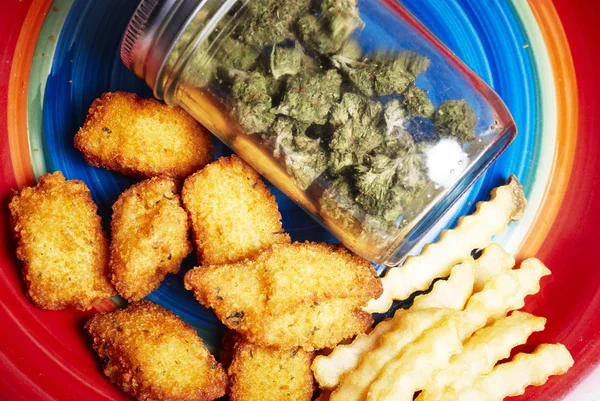Munchies, марихуани і їли шкідливу їжу — стокове фото