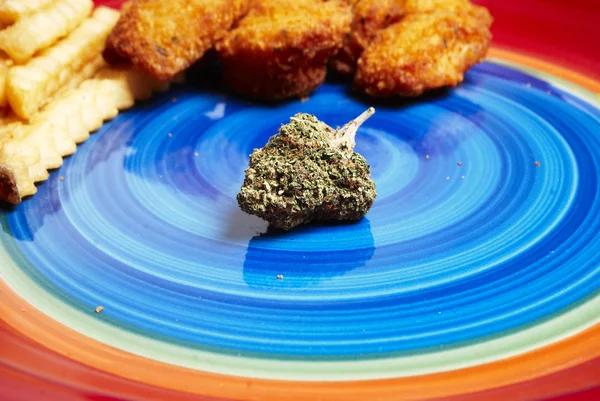 Munchies, Marijuana și consumul de alimente nesănătoase — Fotografie, imagine de stoc