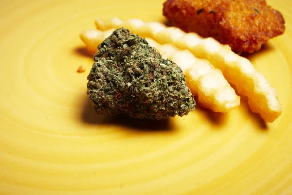 Munchies, maconha e comer junk food — Fotografia de Stock