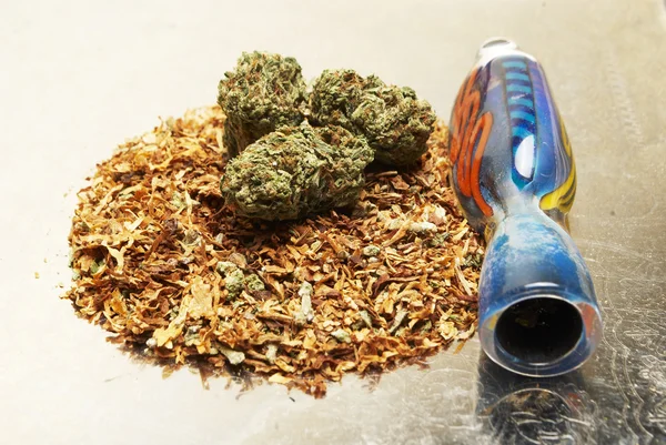 Marijuana e Tabacco — Foto Stock