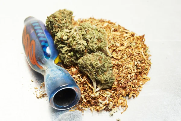 Marijuana and Tobacco — Stock Photo, Image