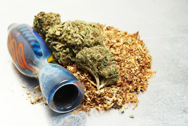 Marijuana and Tobacco — Stock Photo, Image