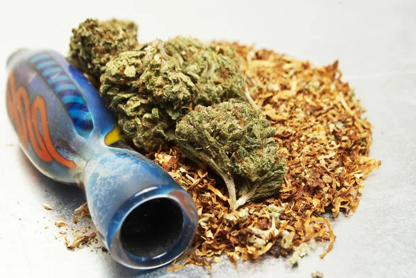 Marihuana y tabaco —  Fotos de Stock