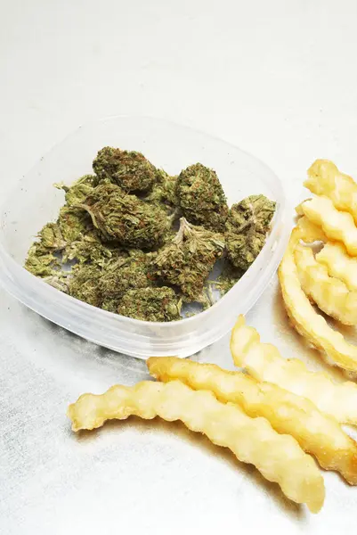 Munchies, marihuana y comida chatarra — Foto de Stock