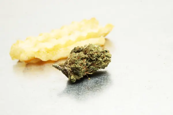 Munchies, Marijuana and Eating Junk Food — Stock Photo, Image