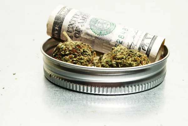 Legal Marijuana Bud Cannabis Pot atau Ganja — Stok Foto