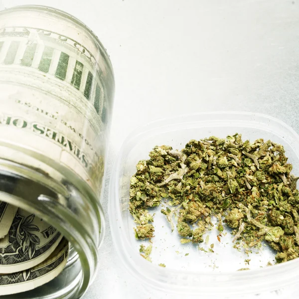 Legal Marijuana Bud Cannabis Pot atau Ganja — Stok Foto