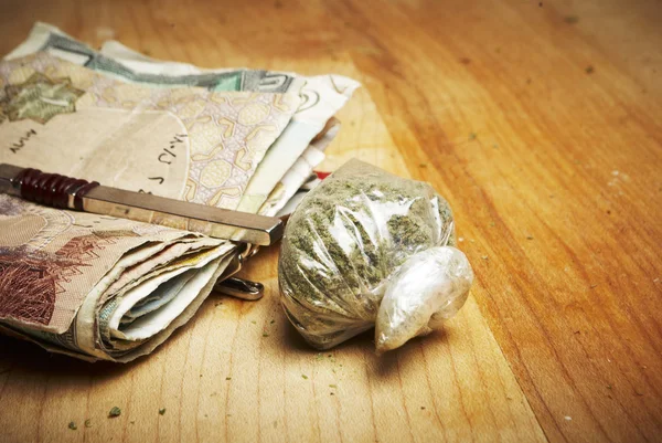 Marihuana y dinero —  Fotos de Stock