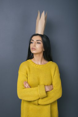 El yapımı taç güzel kibirli kız