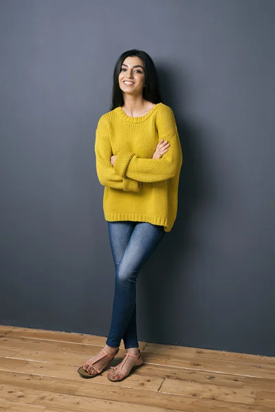 Happy Armenian girl smiling at camera with crossed arms — Stock Photo, Image