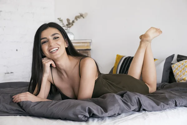 Laughing girl on bed in morning — Stock Photo, Image