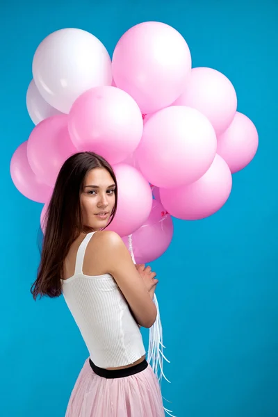 Zijaanzicht Van Mooie Brunette Met Lucht Ballonnen Uitziende Overshoulder Blauwe Rechtenvrije Stockafbeeldingen