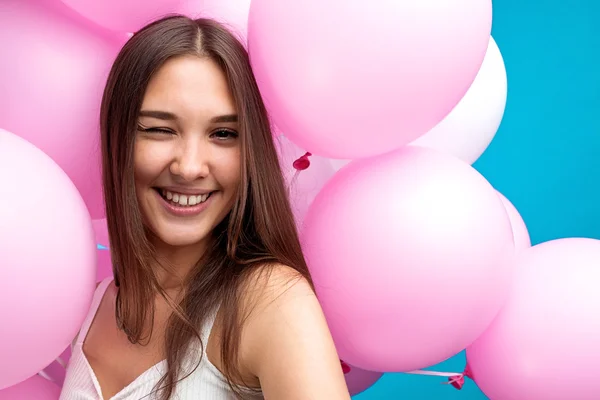 Close Van Mooie Jonge Meisje Winking Camera Houdend Zelfportret Roze — Stockfoto