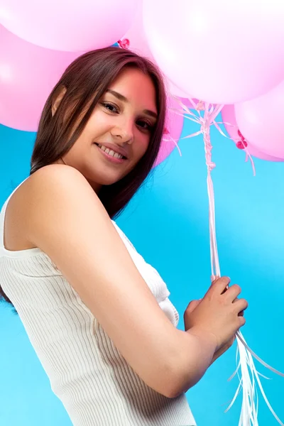 Close Menina Bonita Sorrindo Para Câmera Com Balões Cor Rosa Fotos De Bancos De Imagens Sem Royalties