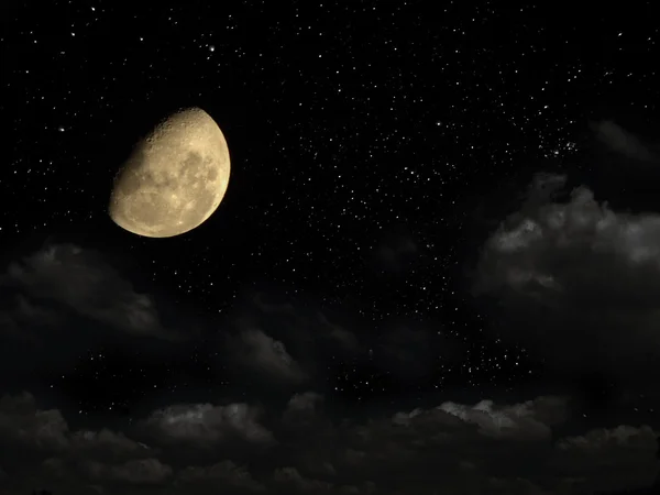 Νυχτερινό ουρανό με αστέρια και ένα φεγγάρι. — Φωτογραφία Αρχείου
