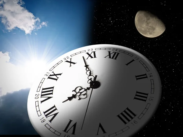 Horloge, lune et soleil — Photo
