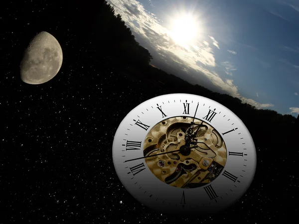 Годинник, місяць і сонце — стокове фото