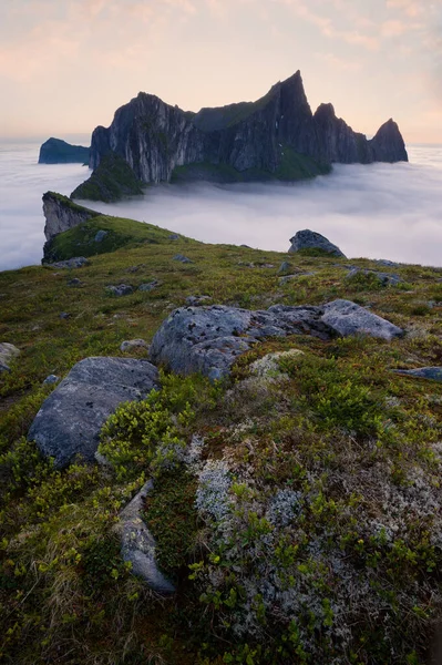 Norveç Senja Daki Hesten Dağı Manzarası Dramatik Yaz Kutup Manzarası — Stok fotoğraf