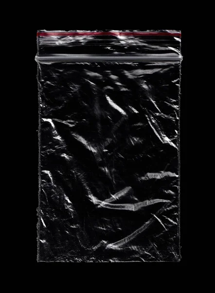 Küçük buruşmuş plastik plastik poşet fermuar kilitli fermuar siyah üzerine izole edilmiş. Grunge Kaplama Dokusu.