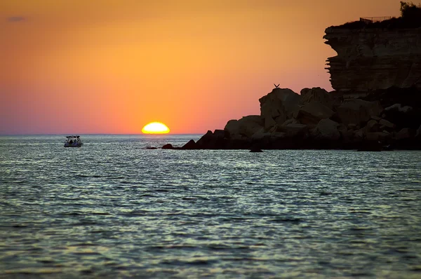 Şehir, Aktau Kazakistan'ın gün batımında.