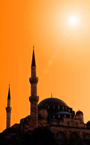 Muslimische Moschee bei Sonnenuntergang. — Stockfoto