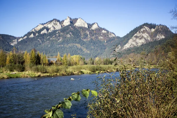 Trzy korony, Pieniny, Dunajec, górska rzeka, góry, spływ Dunajcem, spływ górską rzeką, górki szlak, flisacy — Stock Photo, Image