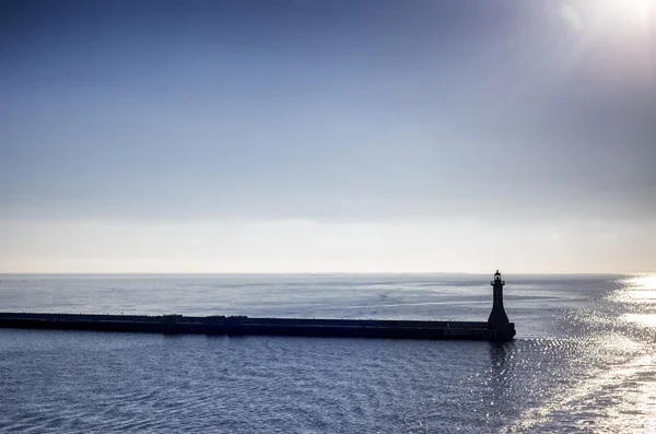 Morze, horyzont, reda,? delikanlı statku na wodzie, falochron, niebieskie morze, morze latem, statek na morzu