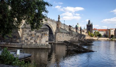 Charles Köprüsü ve Prag Nehri manzarası, Çek Cumhuriyeti.