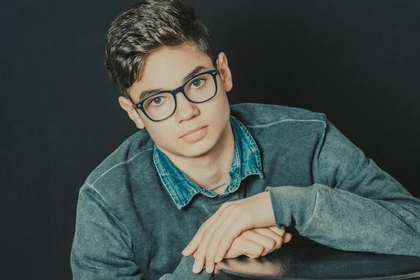 Ritratto di un adolescente con stile — Foto Stock