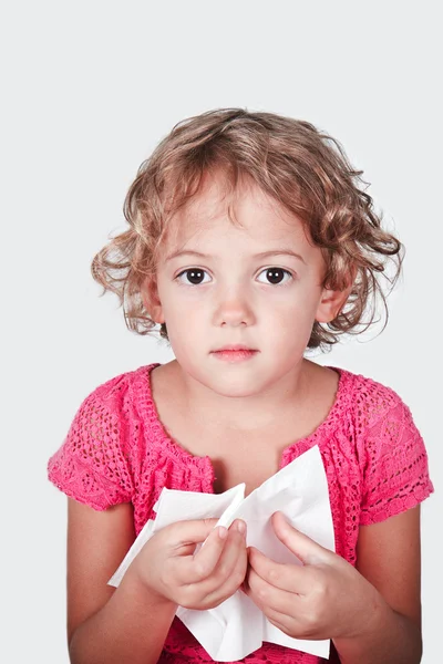 Allergische kind met een zakdoek — Stockfoto