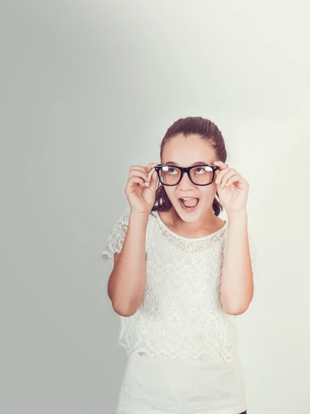 Sorpresa adolescente con gli occhiali — Foto Stock