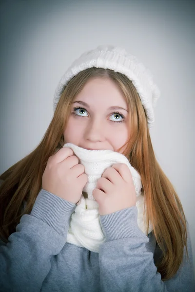 Beautiful girl with scarf and hat — Stock Photo, Image