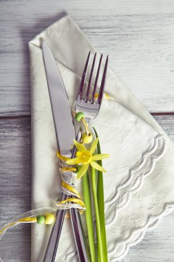 Nergis ile tatil yemek için çatal bıçak takımı