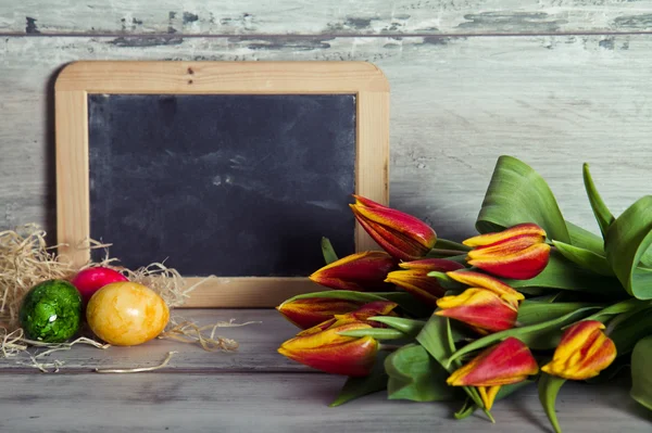 Sfondo festivo con tulipani — Foto Stock