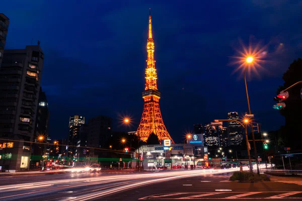 Tokyo Tower Widok Podczas Niebieskiej Godziny Lekkich Szlaków — Zdjęcie stockowe
