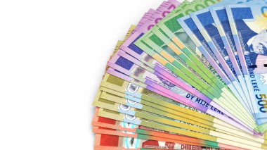 Arnavutça lek, çeşitli mezheplerle fan arka planını destekliyor.