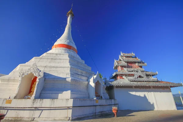 Tajski pagoda w maehongson, Tajlandia — Zdjęcie stockowe