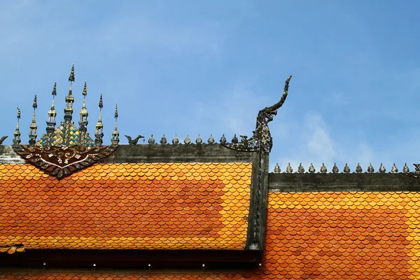 在老挝寺庙建筑屋顶 — 图库照片