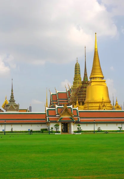 Chrám v Grand palace, mezník v Bangkoku, Thajsko — Stock fotografie