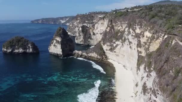 Hermosas Vistas Playa Con Acantilado Blanco Vista Aérea Playa Nusa — Vídeos de Stock