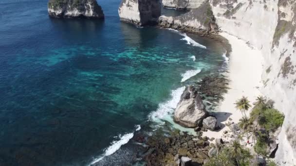 Hermosas Vistas Playa Con Acantilado Blanco Vista Aérea Playa Nusa — Vídeos de Stock