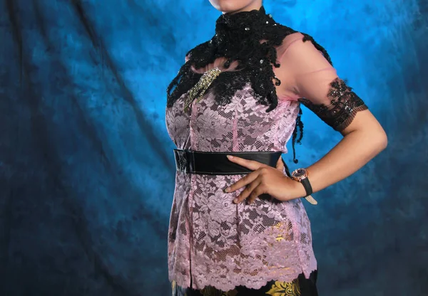 Индонезийская Женская Кебая Современным Стилем Кебая Типичная Яванская Одежда Батиковым — стоковое фото
