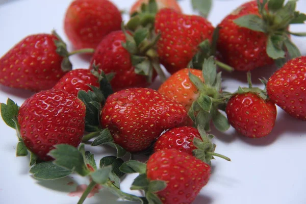 Sammlung Frischer Roter Erdbeeren Isoliert Auf Weißem Hintergrund Frisches Obst — Stockfoto