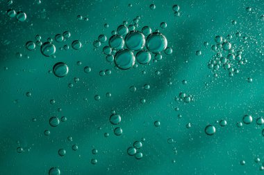 Mavi zemin üzerinde yağ damlaları