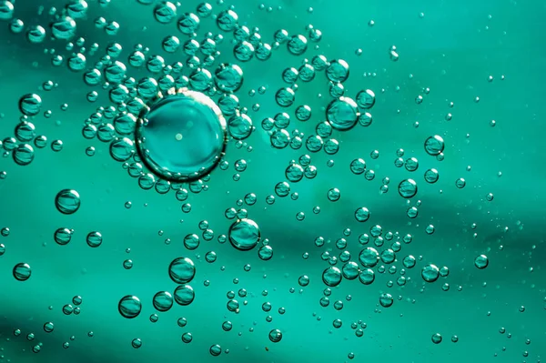 Oljedroppar Vatten Blå Bakgrund — Stockfoto