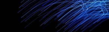 Siyah arkaplanda mavi çizgili ışık çizgileri