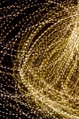 Siyah arkaplandaki altın çizgiler