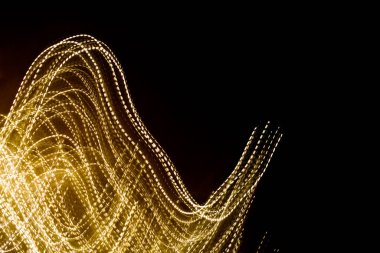 Siyah arkaplandaki altın çizgiler