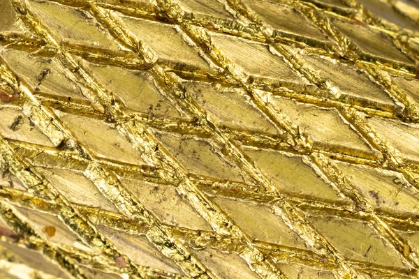 ダイヤモンド型のパターン または背景を持つ黄金の金属 — ストック写真